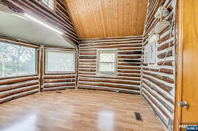 17 Pheasant Lane, West Milford, NJ 07480