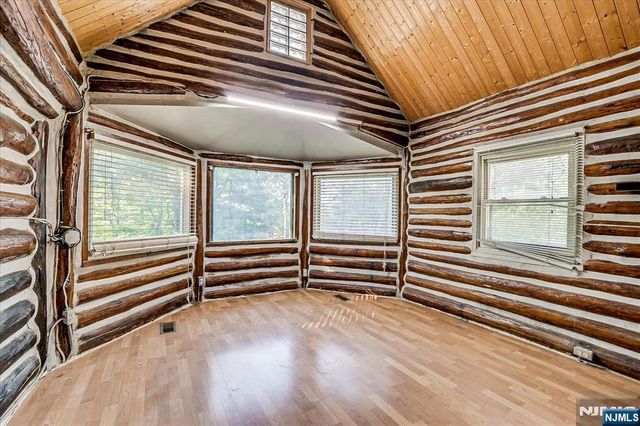 17 Pheasant Lane, West Milford, NJ 07480