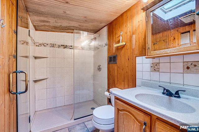 17 Pheasant Lane, West Milford, NJ 07480