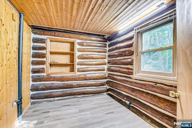 17 Pheasant Lane, West Milford, NJ 07480