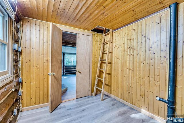 17 Pheasant Lane, West Milford, NJ 07480