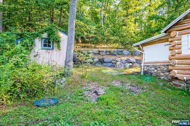 17 Pheasant Lane, West Milford, NJ 07480