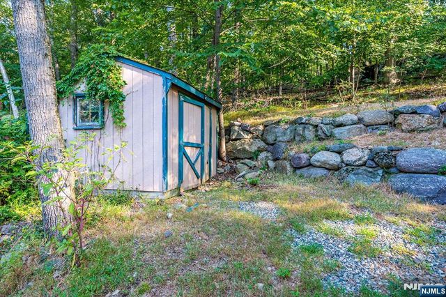 17 Pheasant Lane, West Milford, NJ 07480