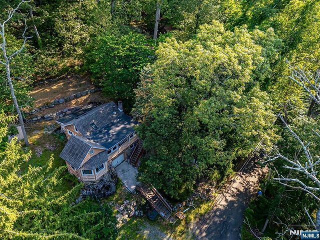 17 Pheasant Lane, West Milford, NJ 07480