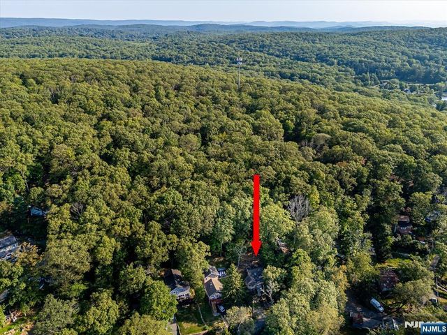 17 Pheasant Lane, West Milford, NJ 07480