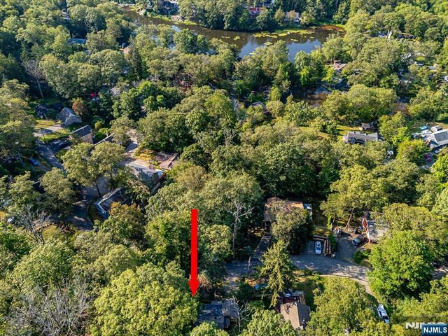 17 Pheasant Lane, West Milford, NJ 07480