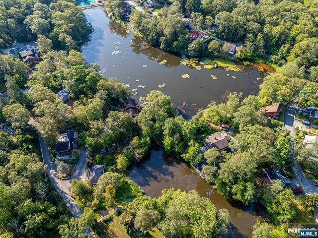 17 Pheasant Lane, West Milford, NJ 07480