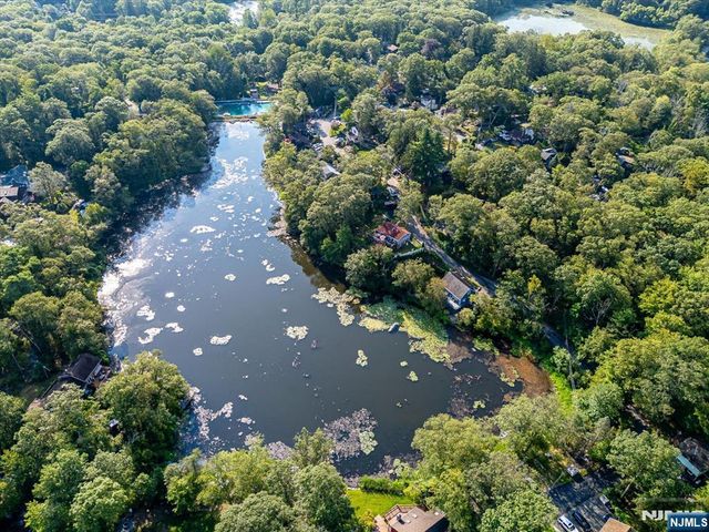 17 Pheasant Lane, West Milford, NJ 07480