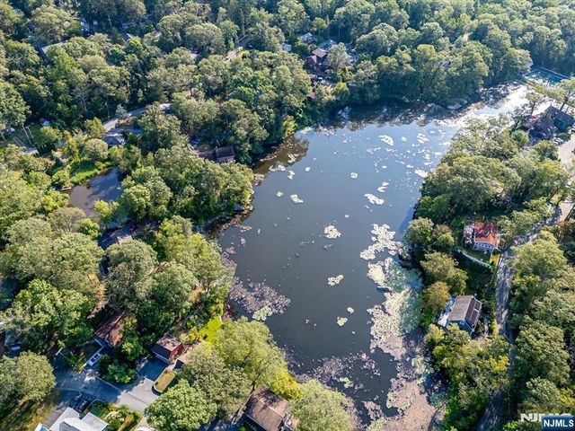 17 Pheasant Lane, West Milford, NJ 07480