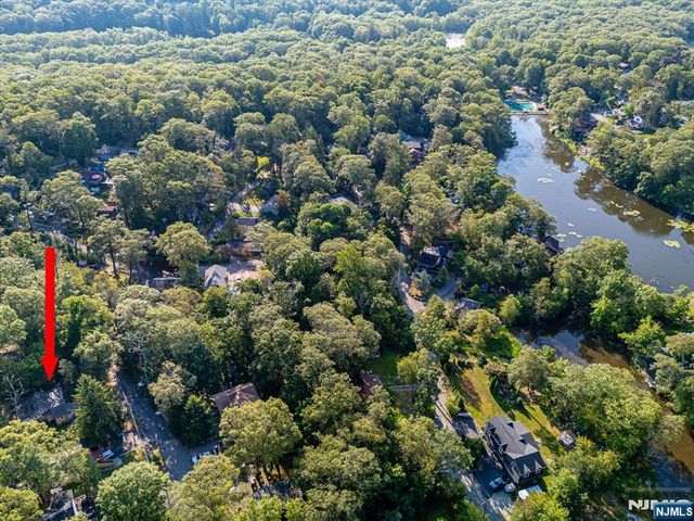 17 Pheasant Lane, West Milford, NJ 07480