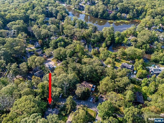 17 Pheasant Lane, West Milford, NJ 07480