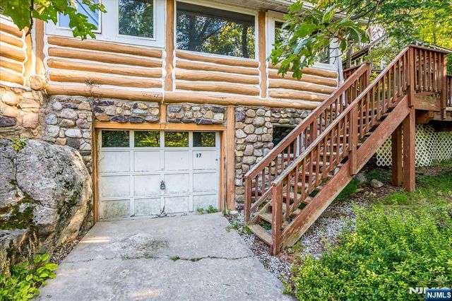 17 Pheasant Lane, West Milford, NJ 07480