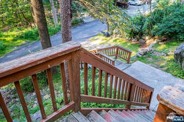 17 Pheasant Lane, West Milford, NJ 07480