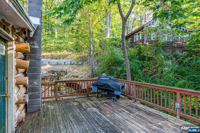 17 Pheasant Lane, West Milford, NJ 07480