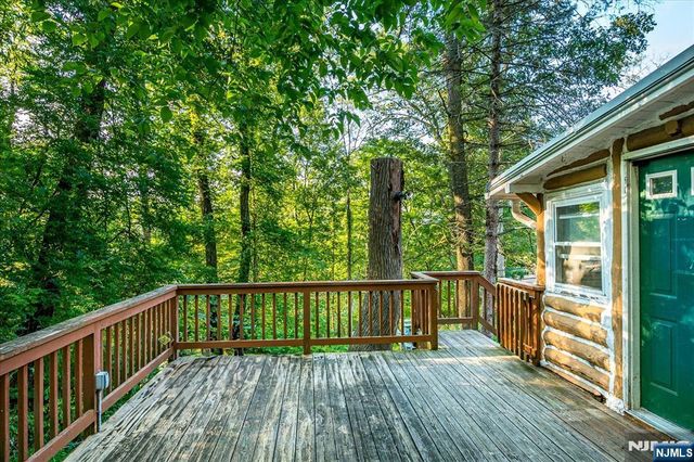 17 Pheasant Lane, West Milford, NJ 07480