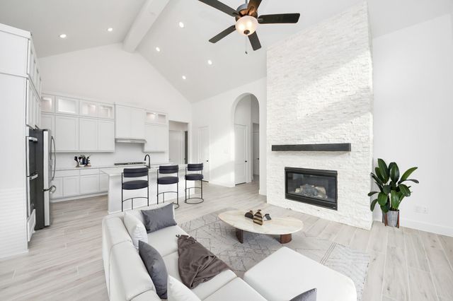 9438 Chateau Hill, Iowa Colony, TX 77578