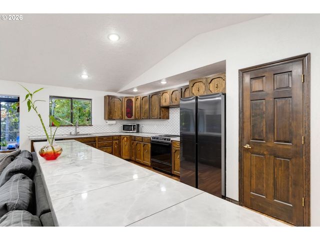 29013 Ne 33RD St, Camas, WA 98607