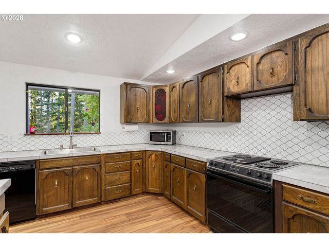 29013 Ne 33RD St, Camas, WA 98607