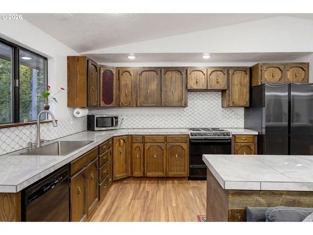 29013 Ne 33RD St, Camas, WA 98607