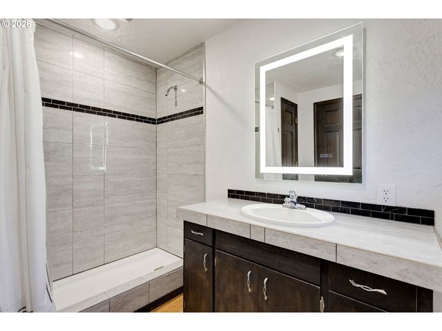 29013 Ne 33RD St, Camas, WA 98607