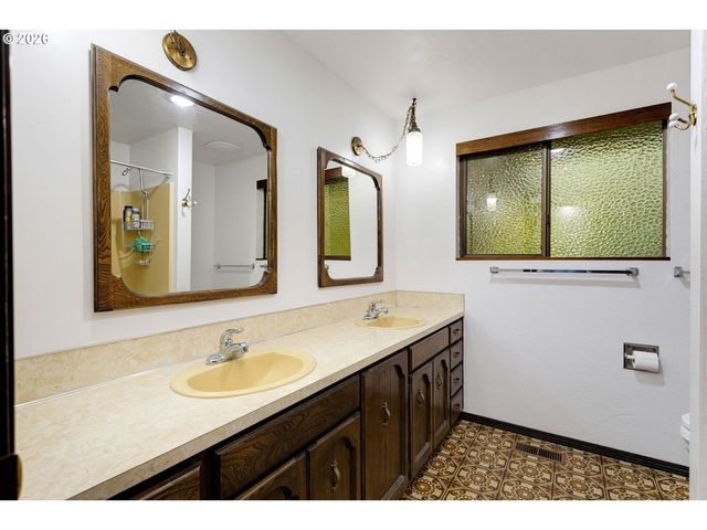 29013 Ne 33RD St, Camas, WA 98607