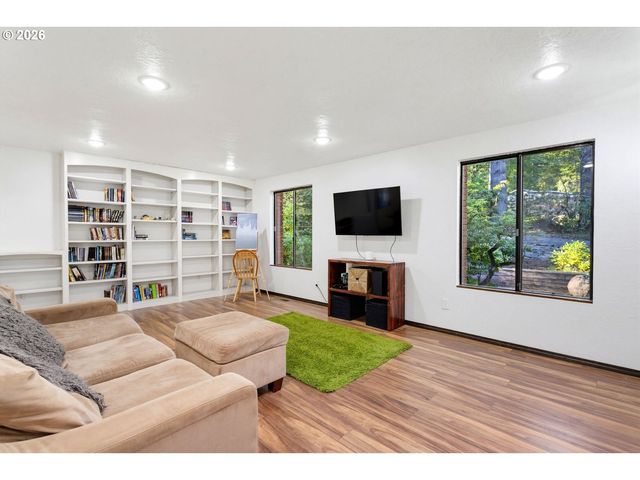 29013 Ne 33RD St, Camas, WA 98607