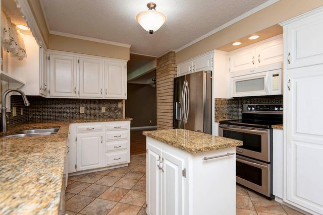 3451 E Carol Drive, Springfield, MO 65809