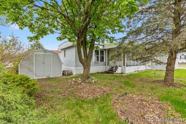 1730 Fay Street SE, Lowell, MI 49331