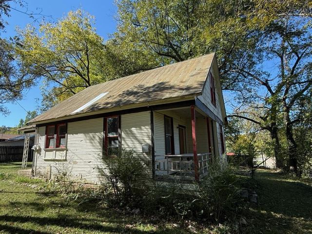 135 S 8th Street, Mammoth Spring, AR 72554