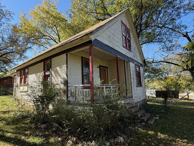 135 S 8th Street, Mammoth Spring, AR 72554