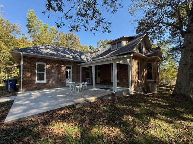 135 S 8th Street, Mammoth Spring, AR 72554
