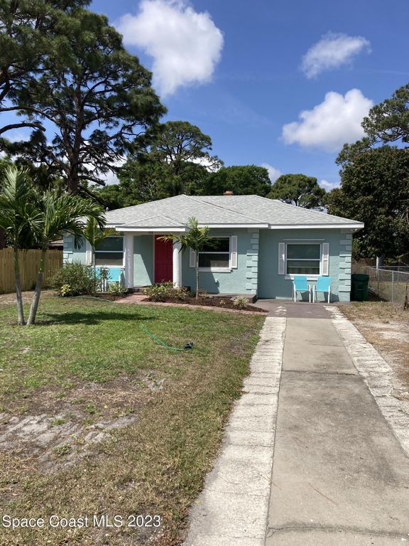 933 S Tropical Trail, Merritt Island, FL 32952