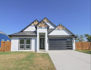 2521 Bruce Street, Fort Worth, TX 76111