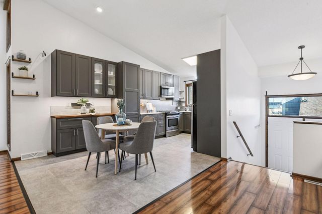 110312 Center Green Circle, Chaska, MN 55318