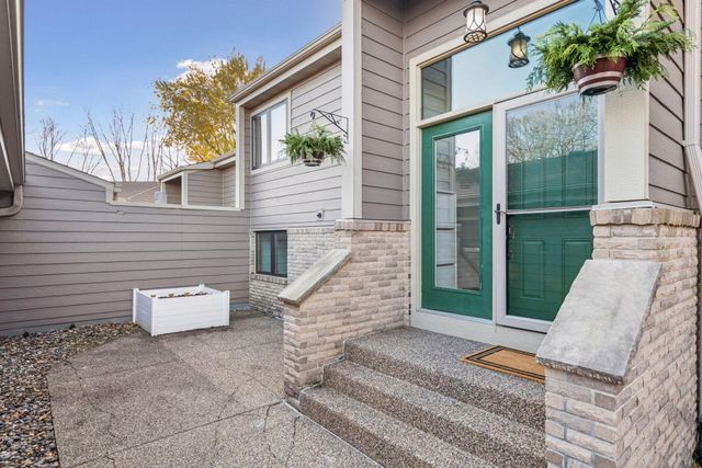 110312 Center Green Circle, Chaska, MN 55318