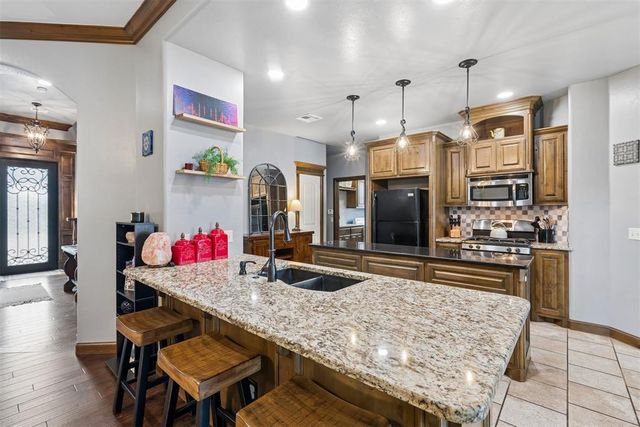 1314 Ladera Circle, Moore, OK 73160