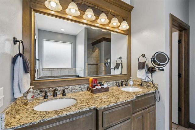 1314 Ladera Circle, Moore, OK 73160