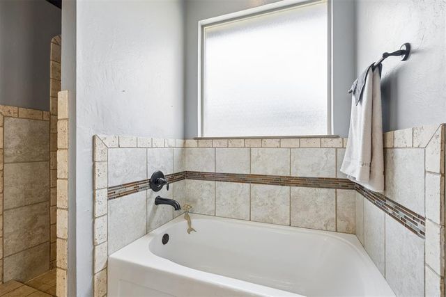 1314 Ladera Circle, Moore, OK 73160