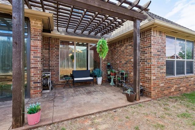 1314 Ladera Circle, Moore, OK 73160