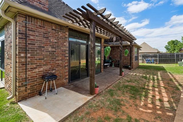 1314 Ladera Circle, Moore, OK 73160