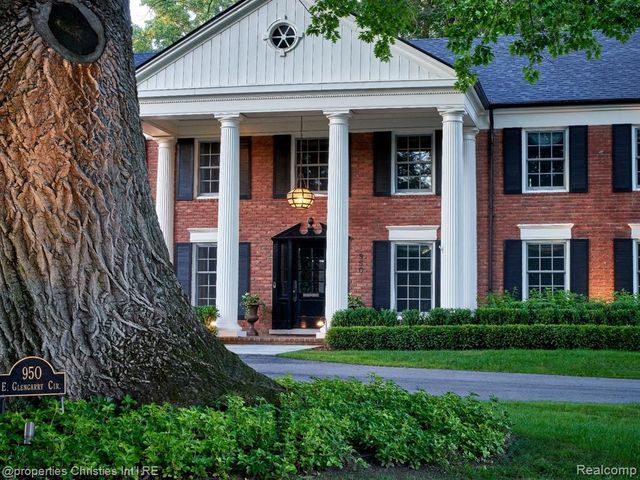 950 E Glengarry Circle, Bloomfield Hills, MI 48301