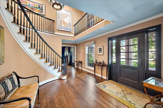 950 E Glengarry Circle, Bloomfield Hills, MI 48301