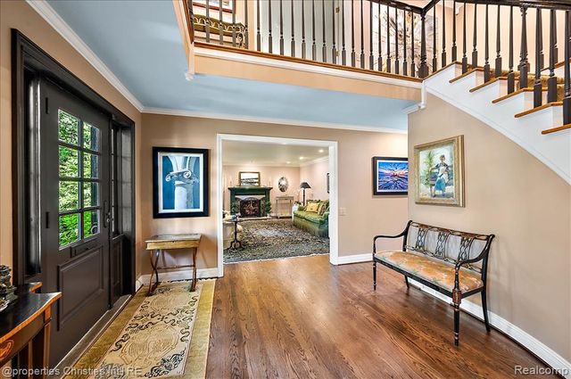 950 E Glengarry Circle, Bloomfield Hills, MI 48301