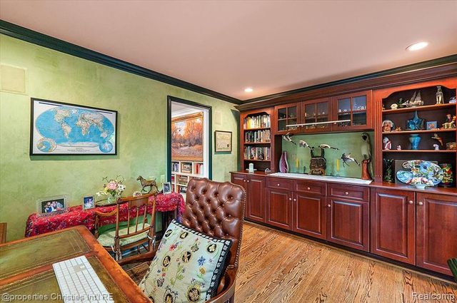 950 E Glengarry Circle, Bloomfield Hills, MI 48301