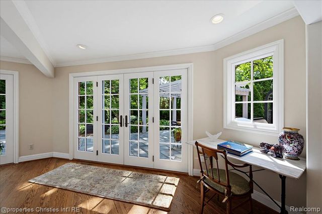 950 E Glengarry Circle, Bloomfield Hills, MI 48301