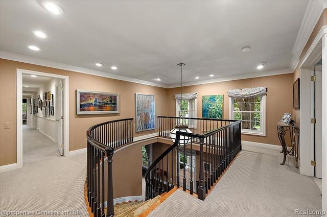 950 E Glengarry Circle, Bloomfield Hills, MI 48301