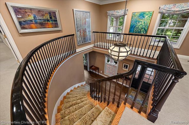 950 E Glengarry Circle, Bloomfield Hills, MI 48301