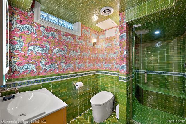 950 E Glengarry Circle, Bloomfield Hills, MI 48301