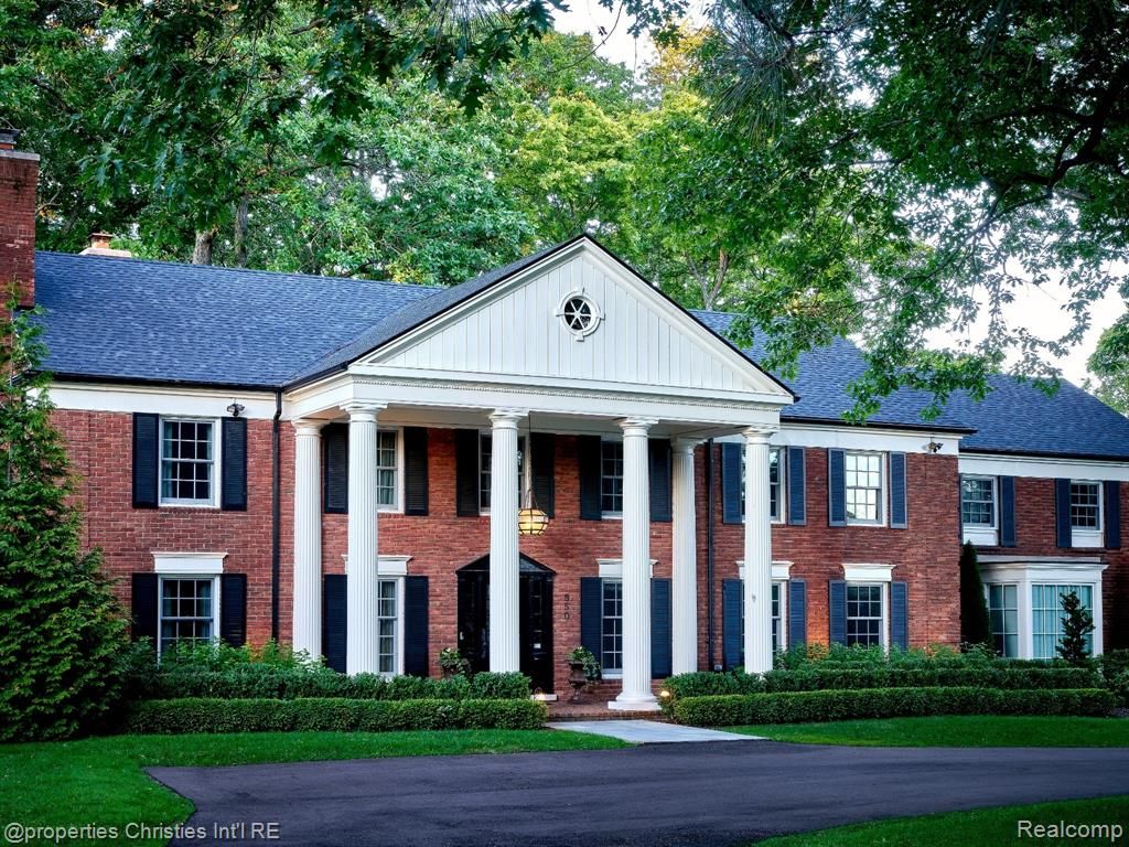 950 E Glengarry Circle, Bloomfield Hills, MI 48301