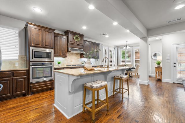 1616 Golf Club Drive, Lantana, TX 76226